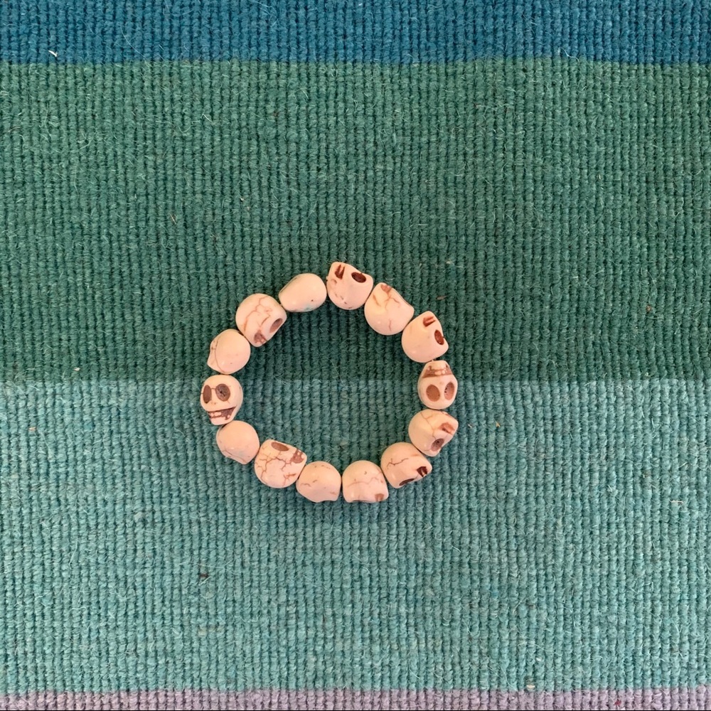 Brandy Melville white/ivory skull bracelet - Picture 2 of 2